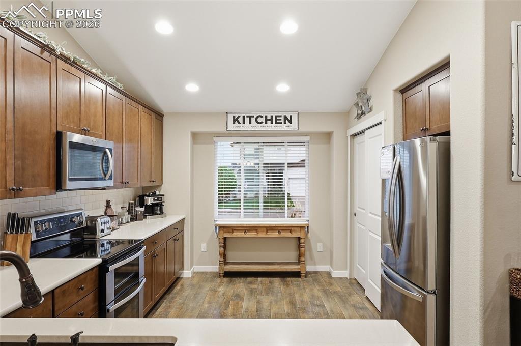 Image 13 of 35: Kitchen