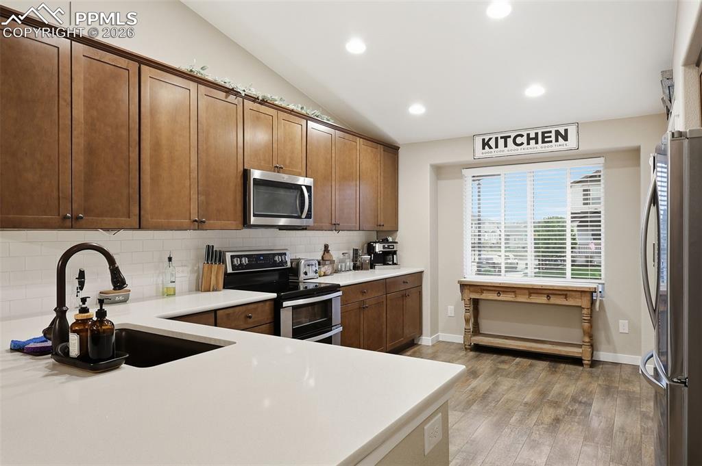 Image 15 of 35: Kitchen