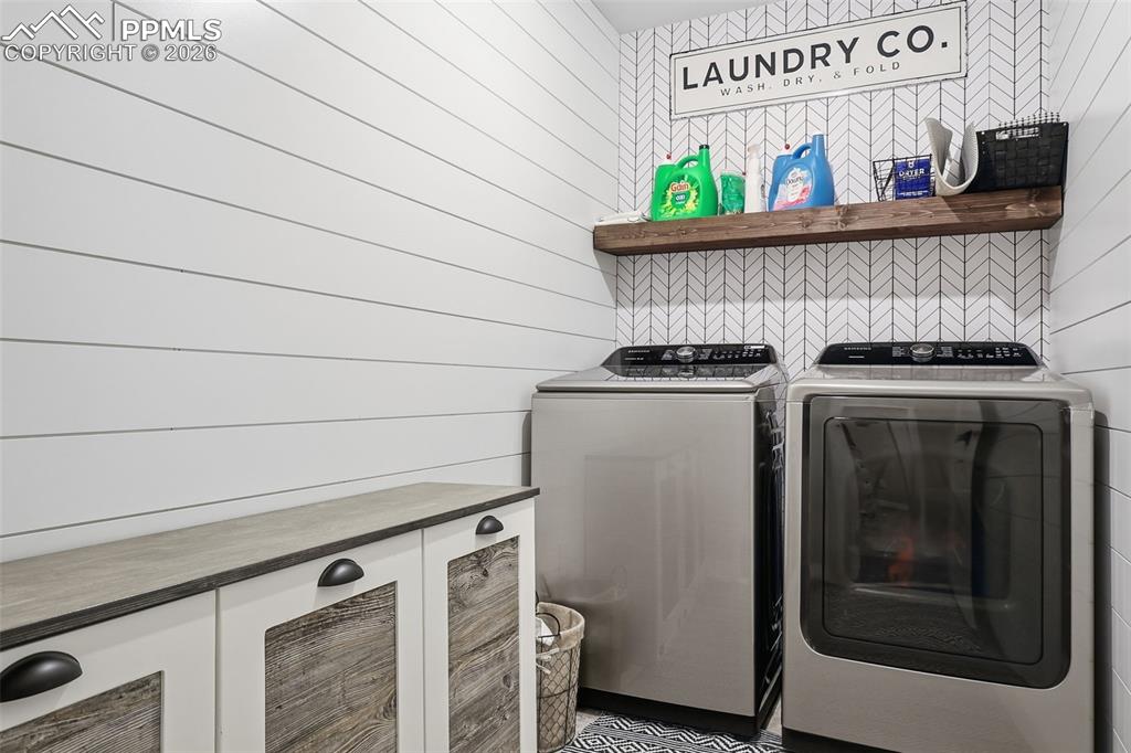 Image 16 of 35: Laundry