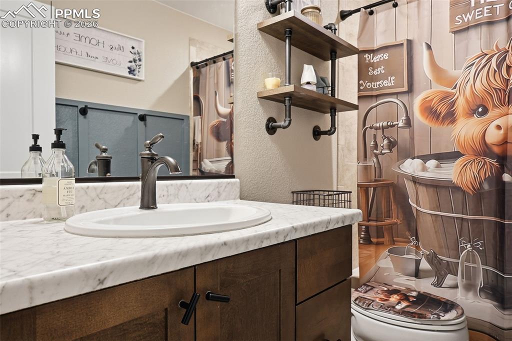 Image 19 of 35: Bathroom