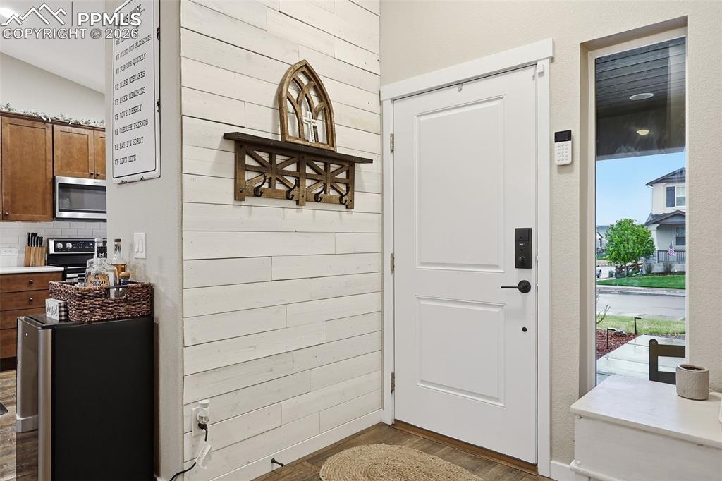 Image 9 of 35: Entry