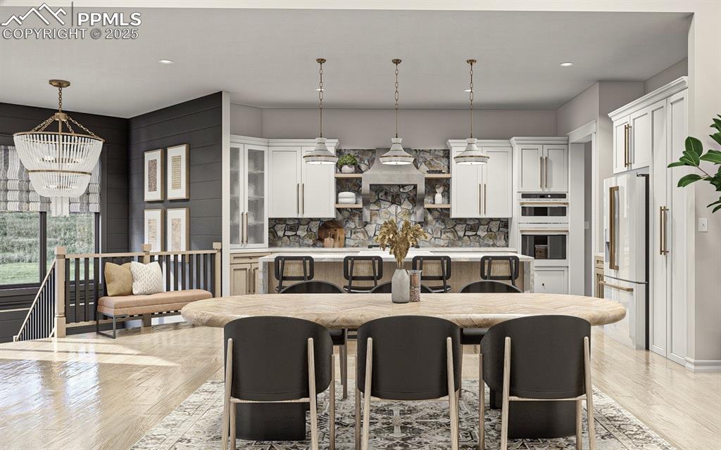 Image 9 of 18: Dining Area