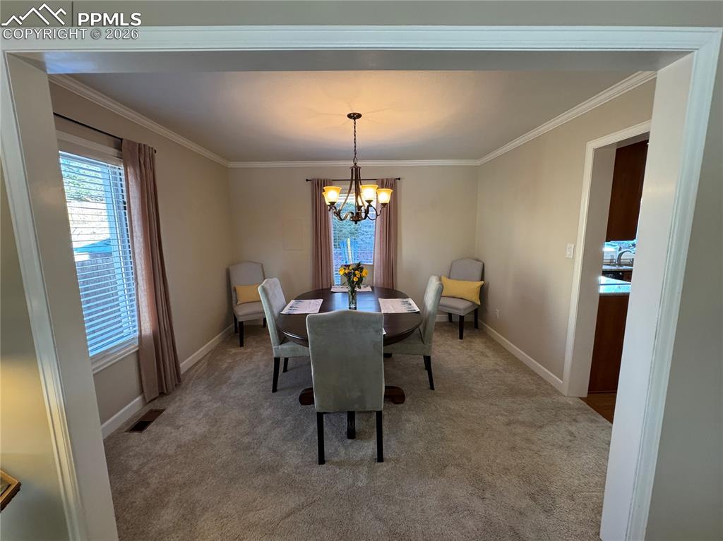 Image 14 of 48: Dining Area