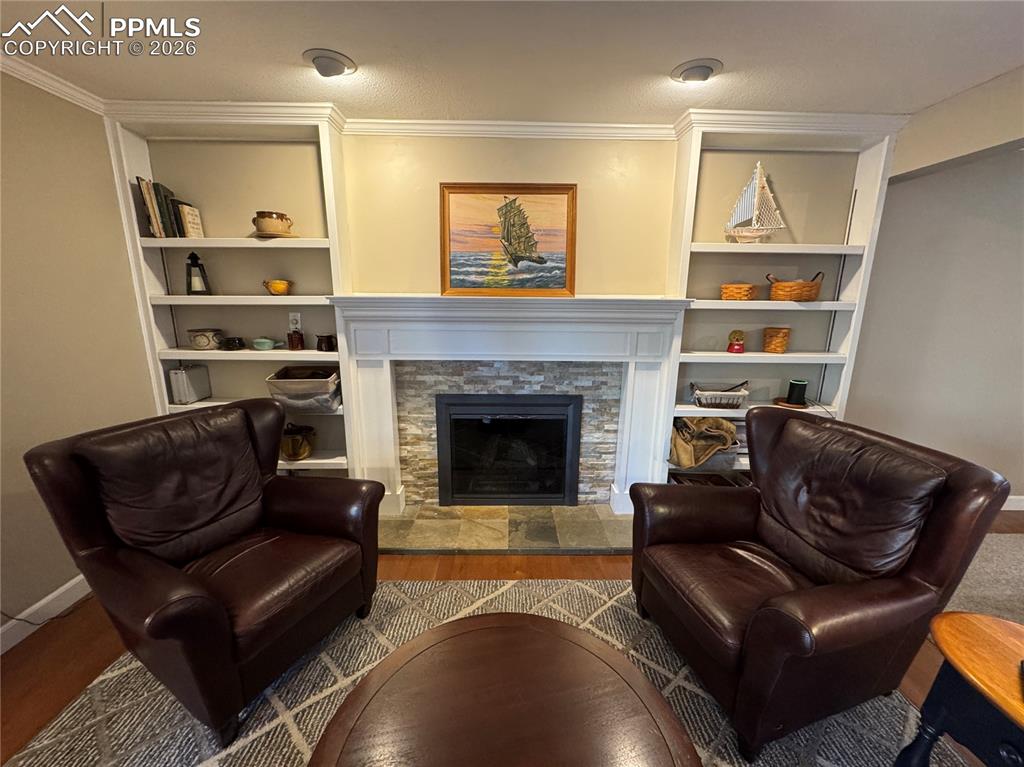 Image 20 of 48: Sitting Room