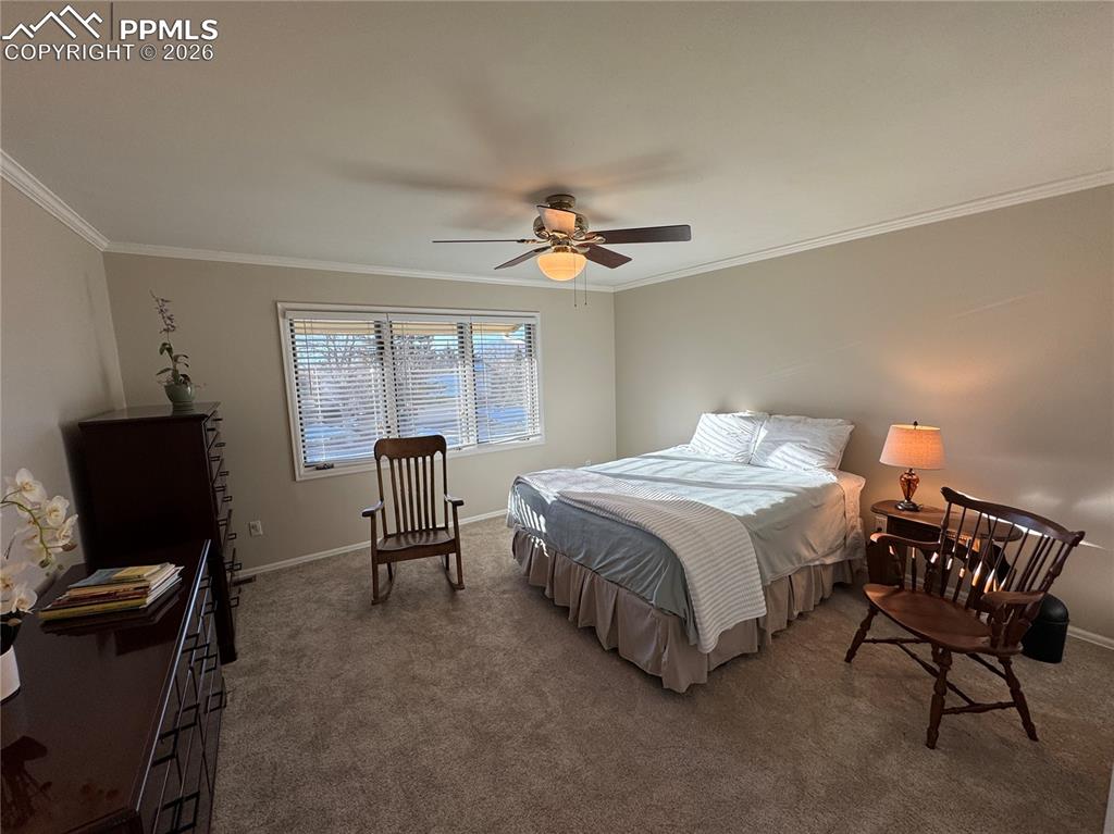 Image 34 of 48: Large upstairs guest bedroom