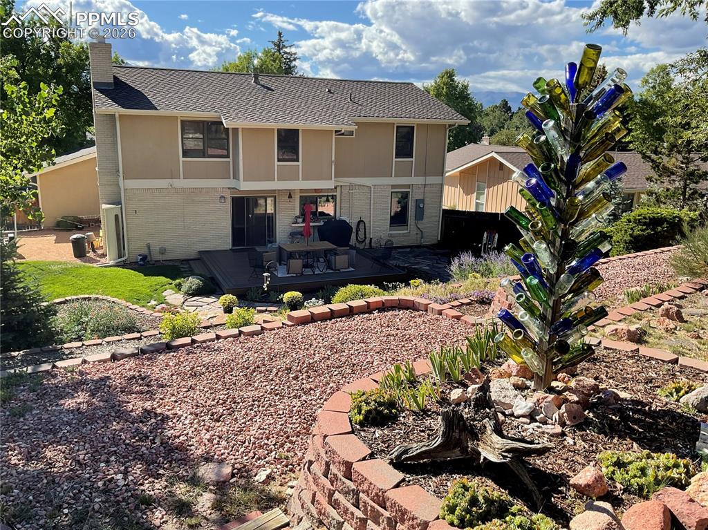 Image 8 of 48: Back of Structure