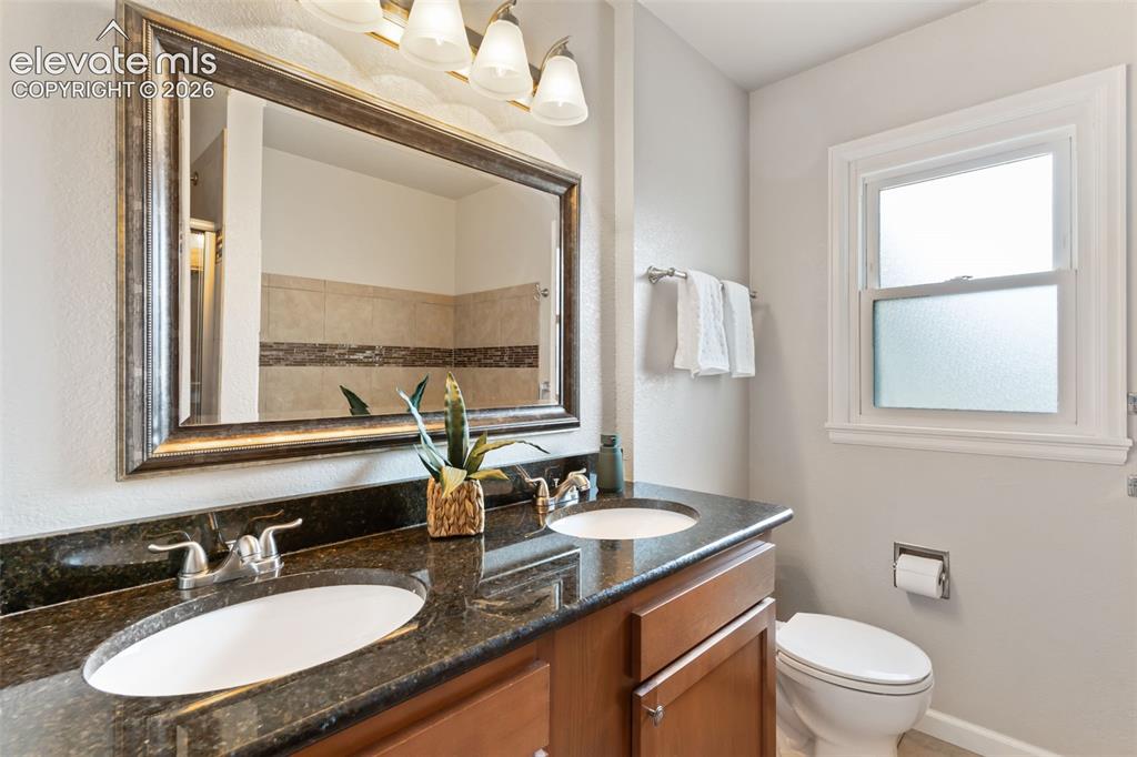 Image 15 of 21: Bathroom