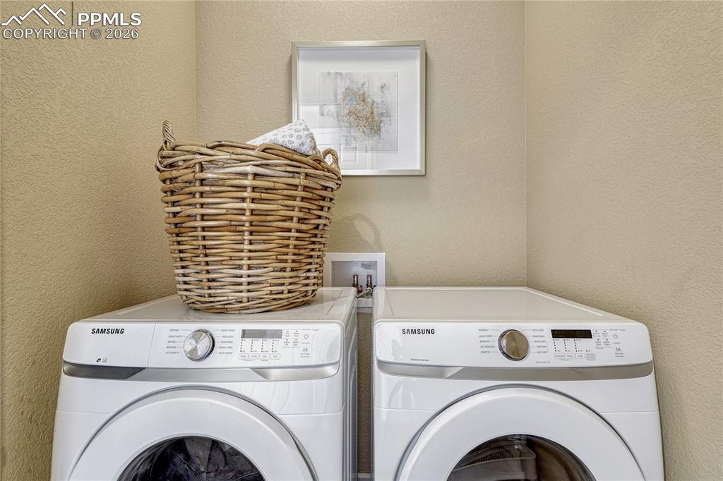 Image 16 of 44: Bathroom