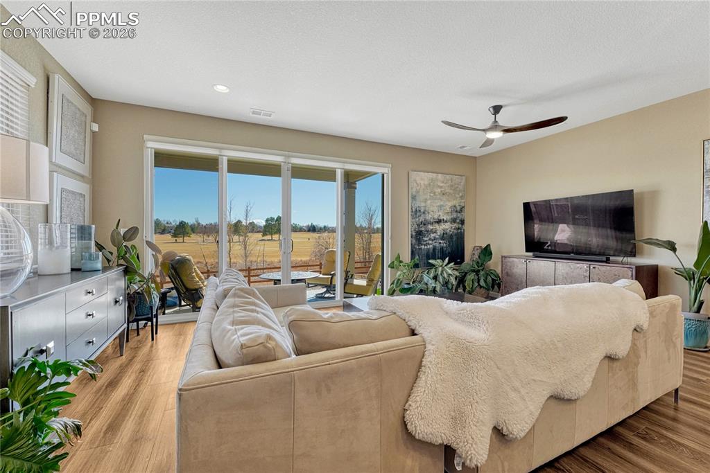 Image 22 of 44: Kitchen