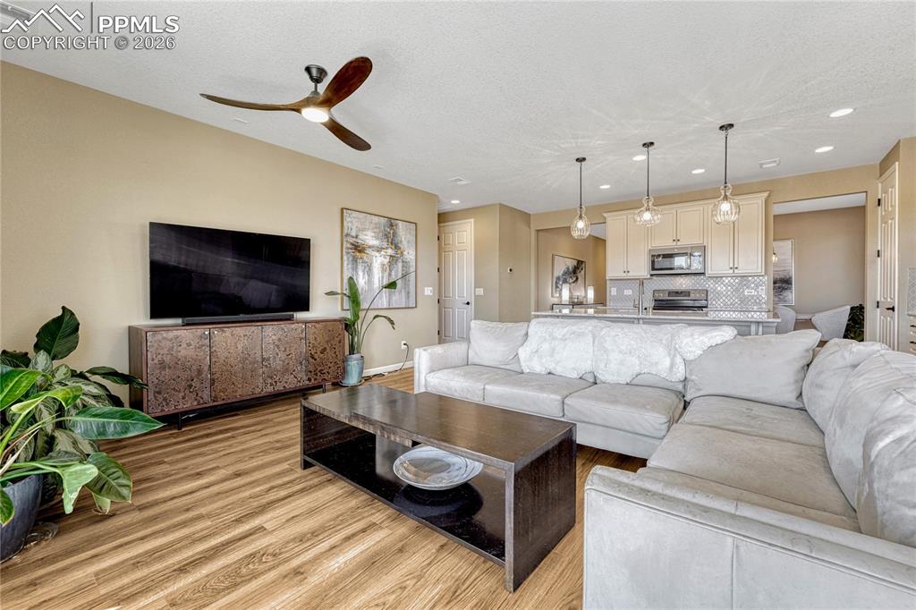 Image 24 of 44: Living Room