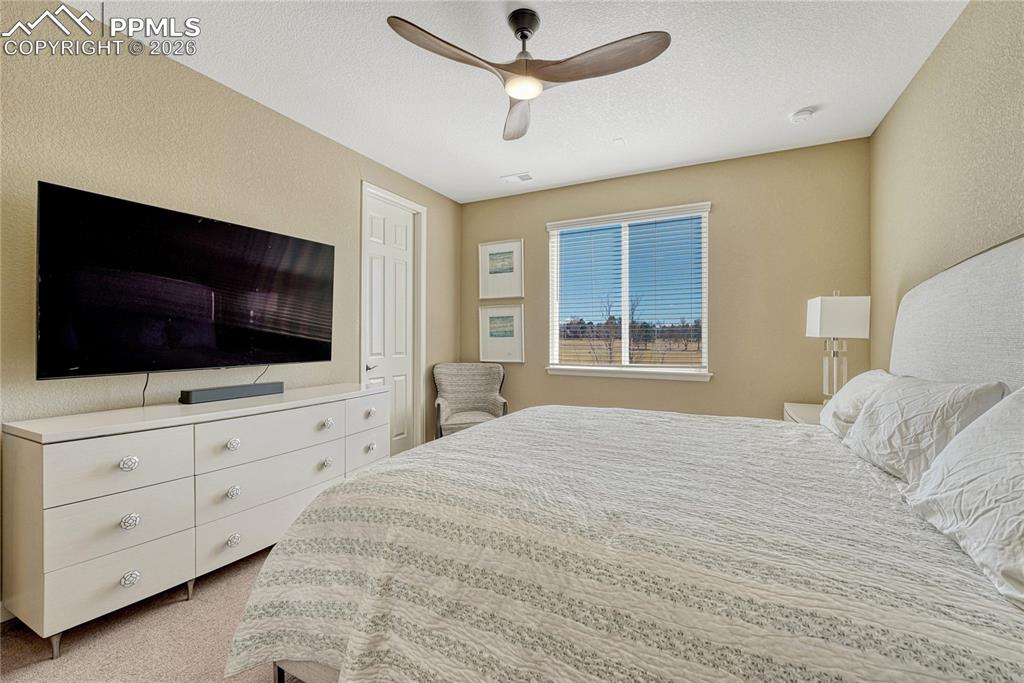 Image 26 of 44: Bedroom