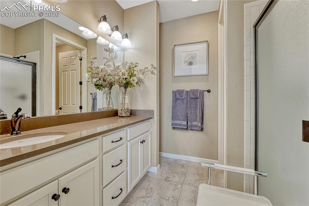 Image 28 of 44: Bedroom