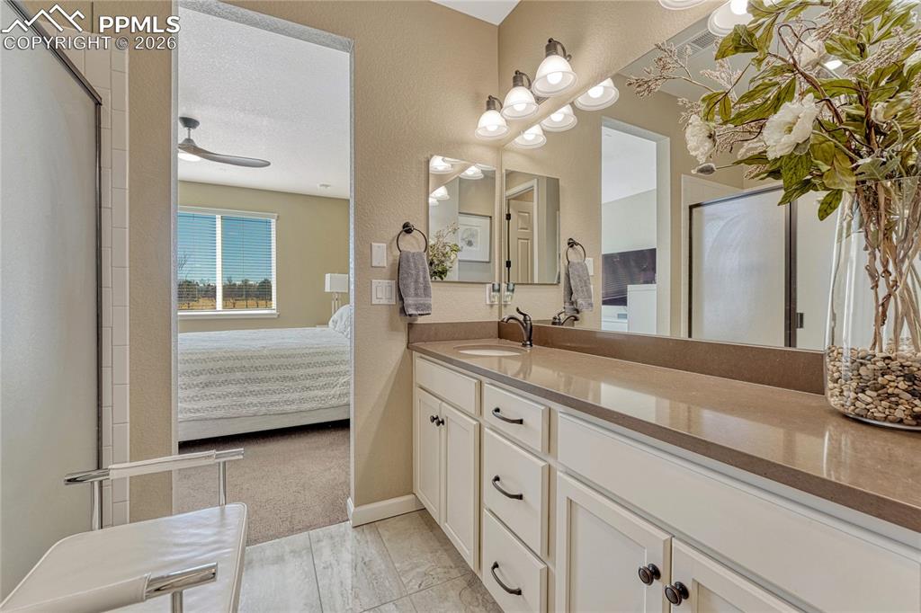 Image 29 of 44: Bathroom