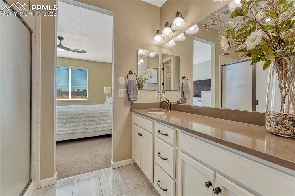 Image 30 of 44: Bathroom