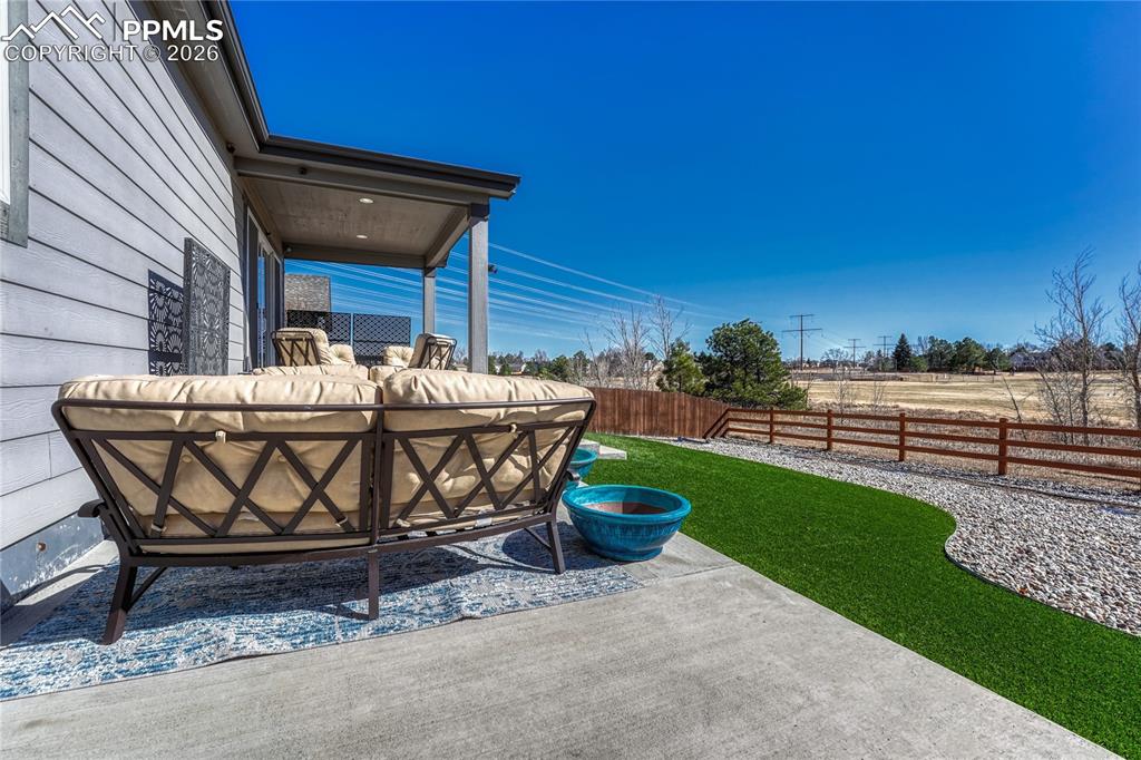 Image 31 of 44: Bathroom