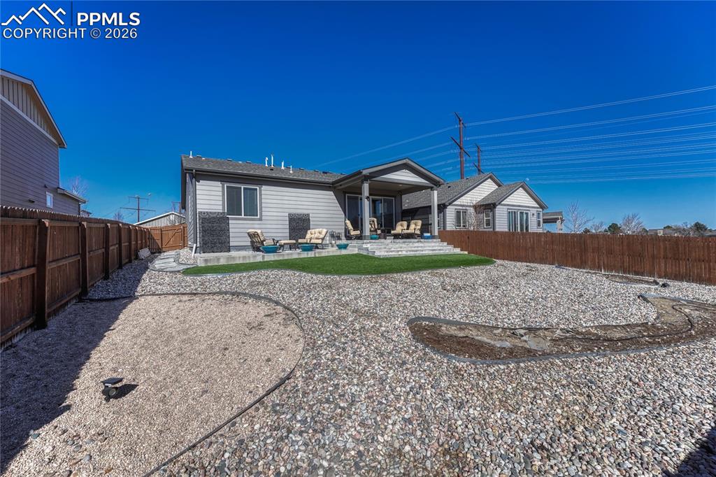 Image 33 of 44: Yard