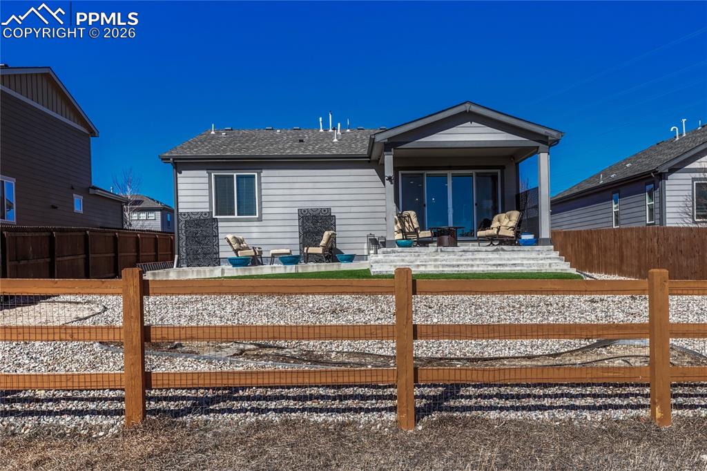 Image 37 of 44: Yard