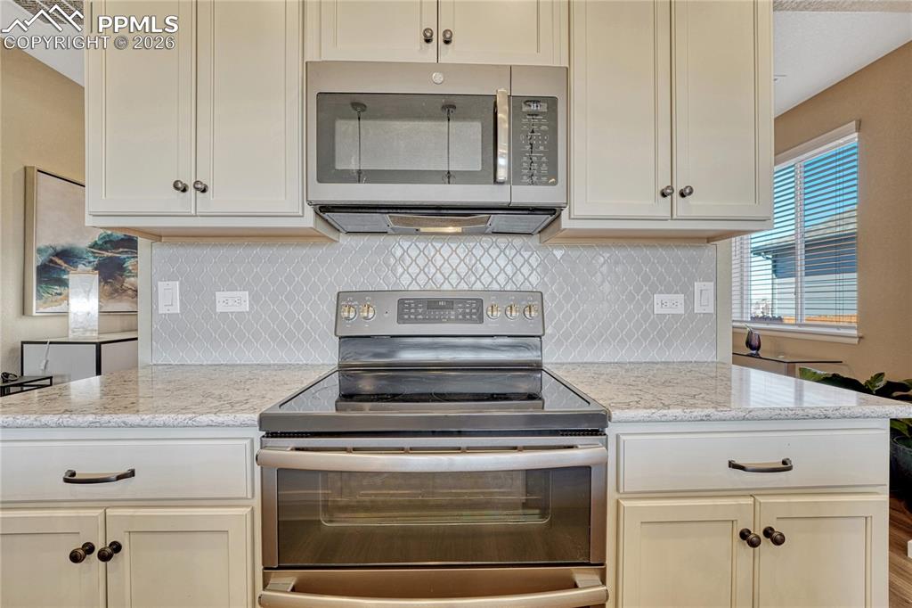 Image 4 of 44: Dining Area