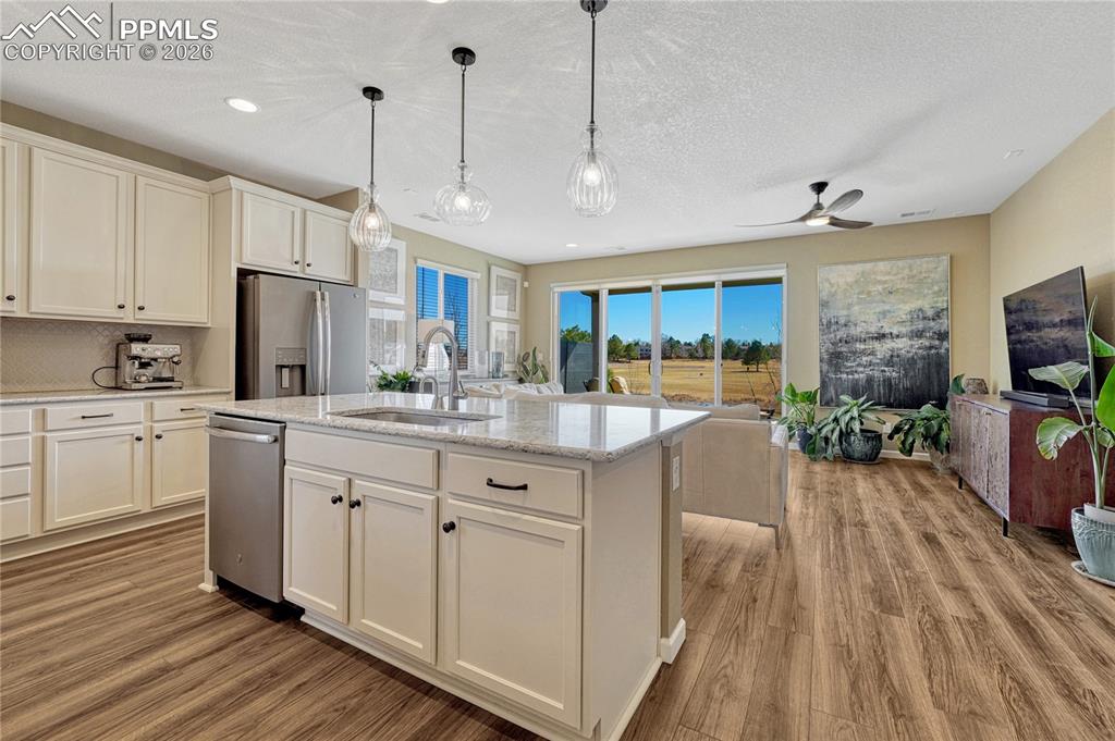 Image 5 of 44: Kitchen