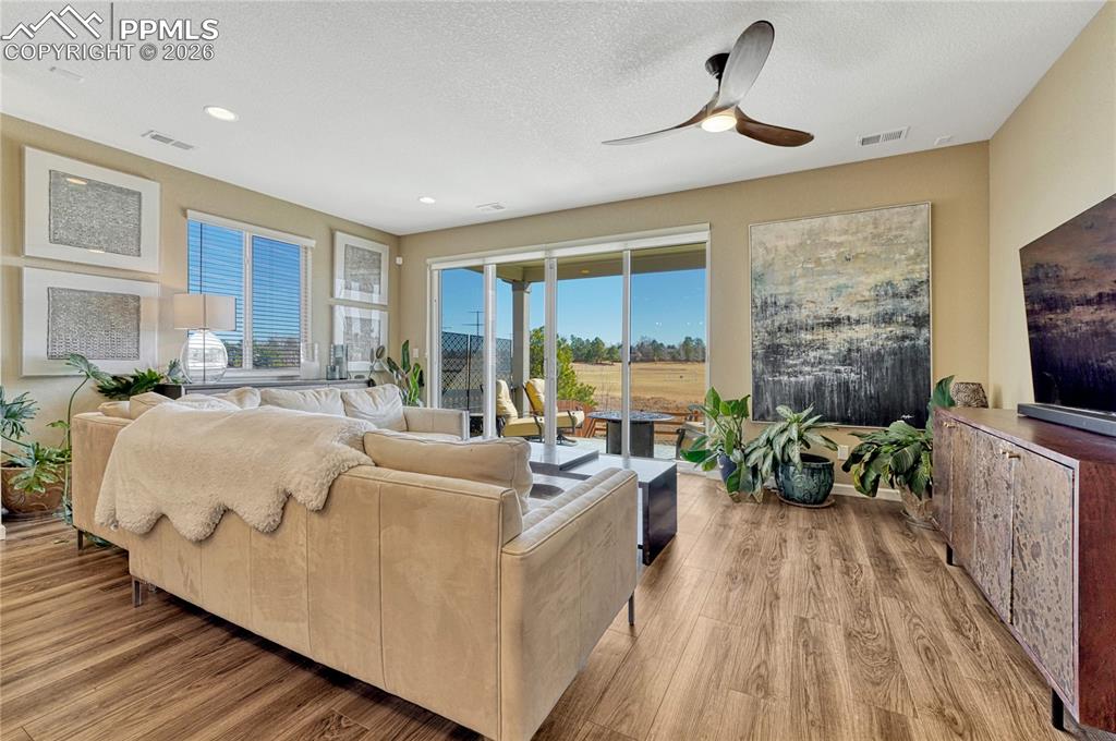 Image 6 of 44: Kitchen