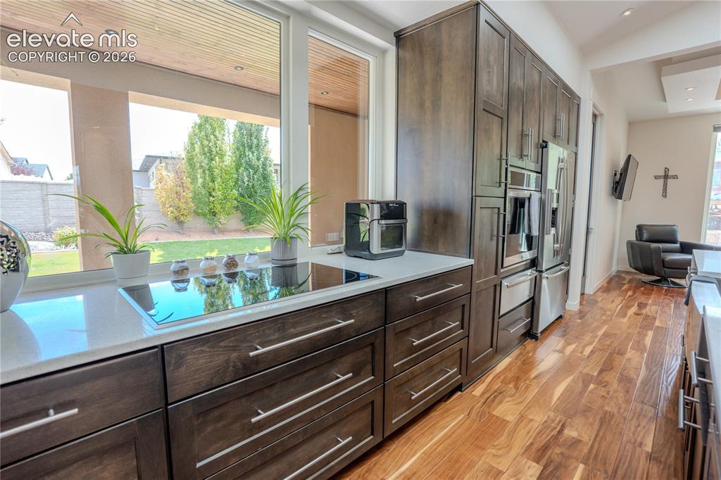 Image 8 of 50: Kitchen