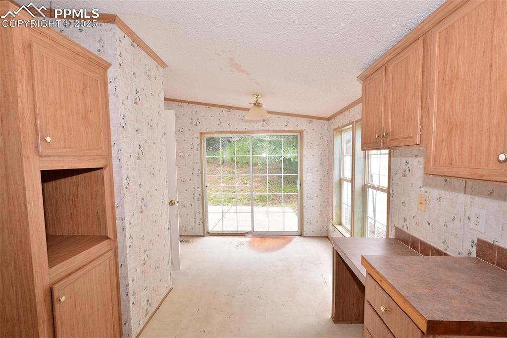 Image 11 of 33: Kitchen