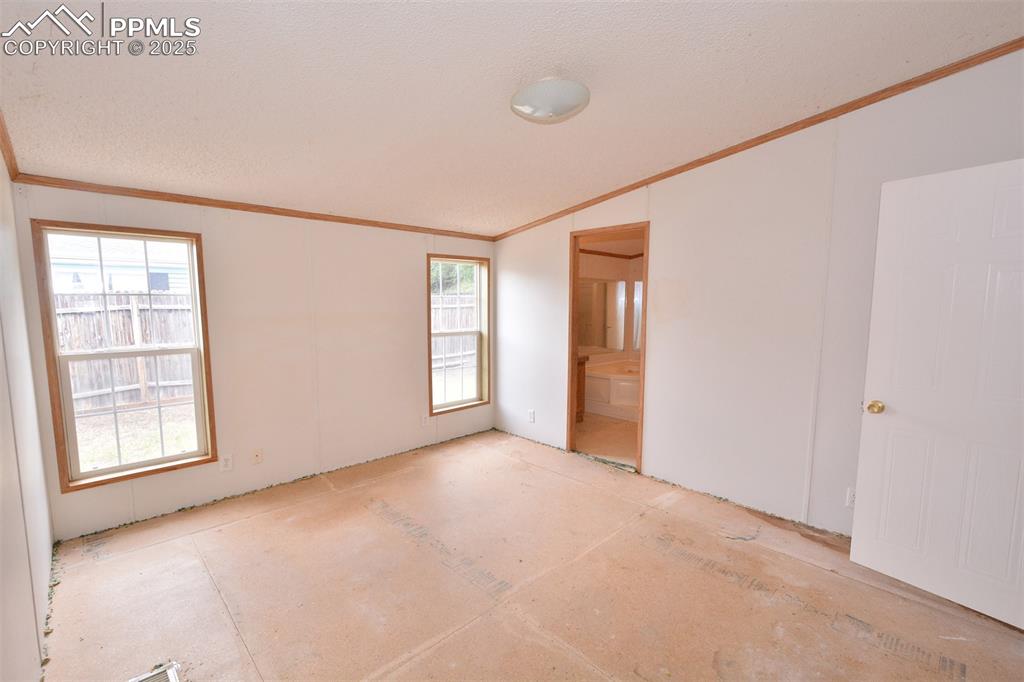 Image 14 of 33: Bedroom