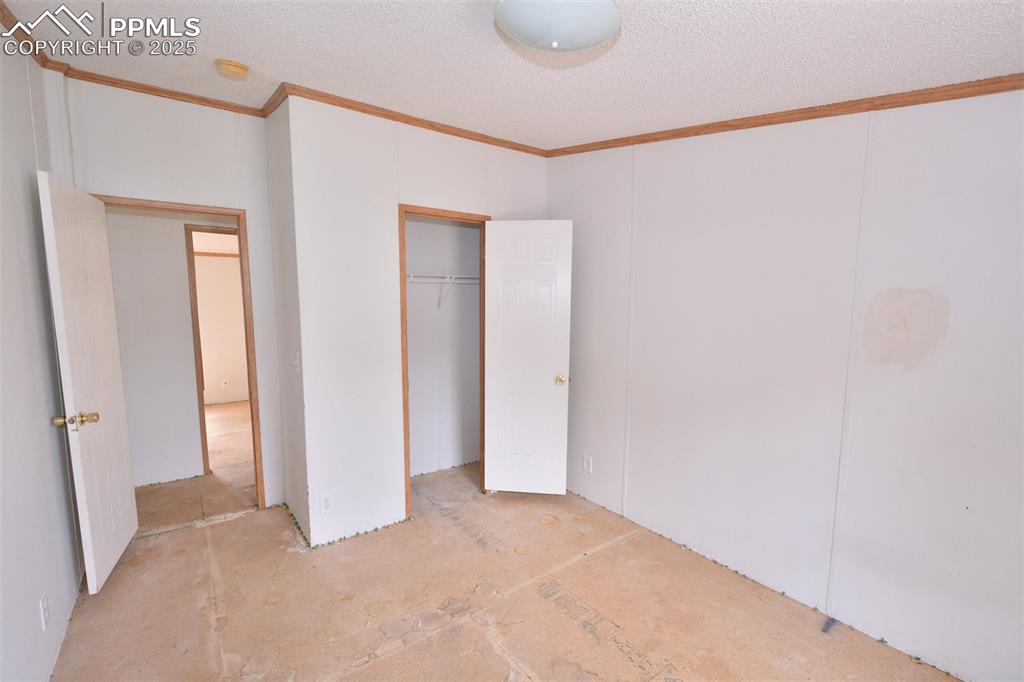 Image 19 of 33: Bedroom