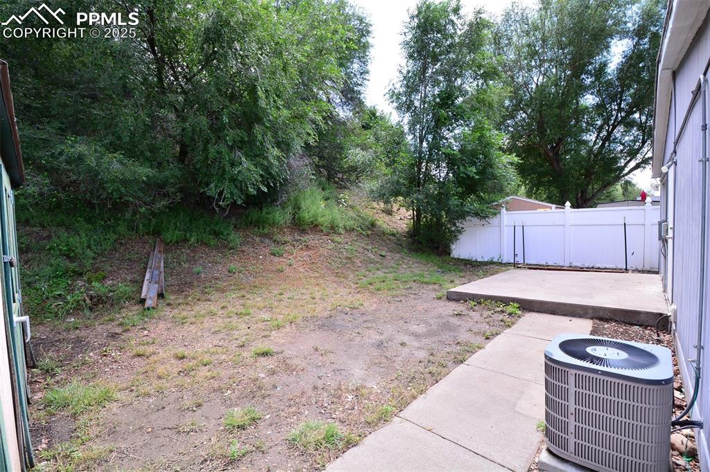 Image 21 of 33: Yard