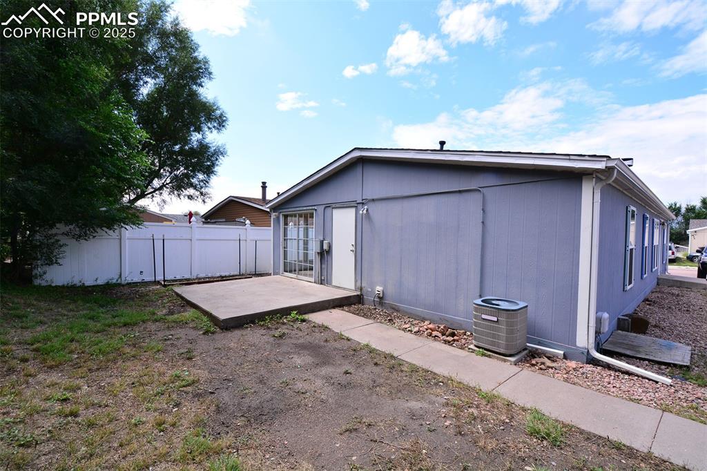 Image 23 of 33: Back of Structure