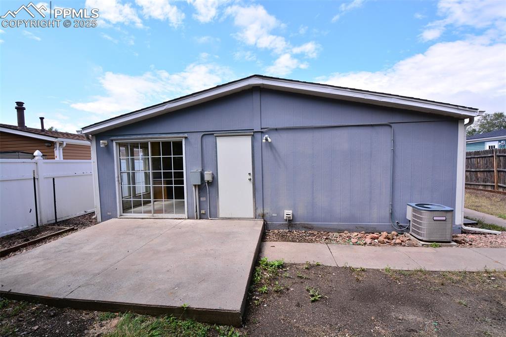 Image 25 of 33: Back of Structure