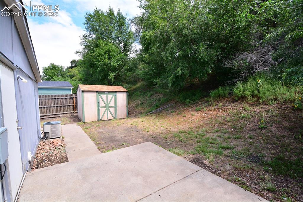 Image 28 of 33: Yard