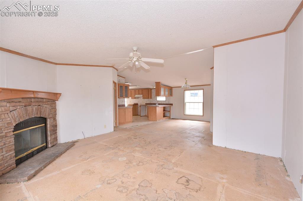 Image 3 of 33: Living Room