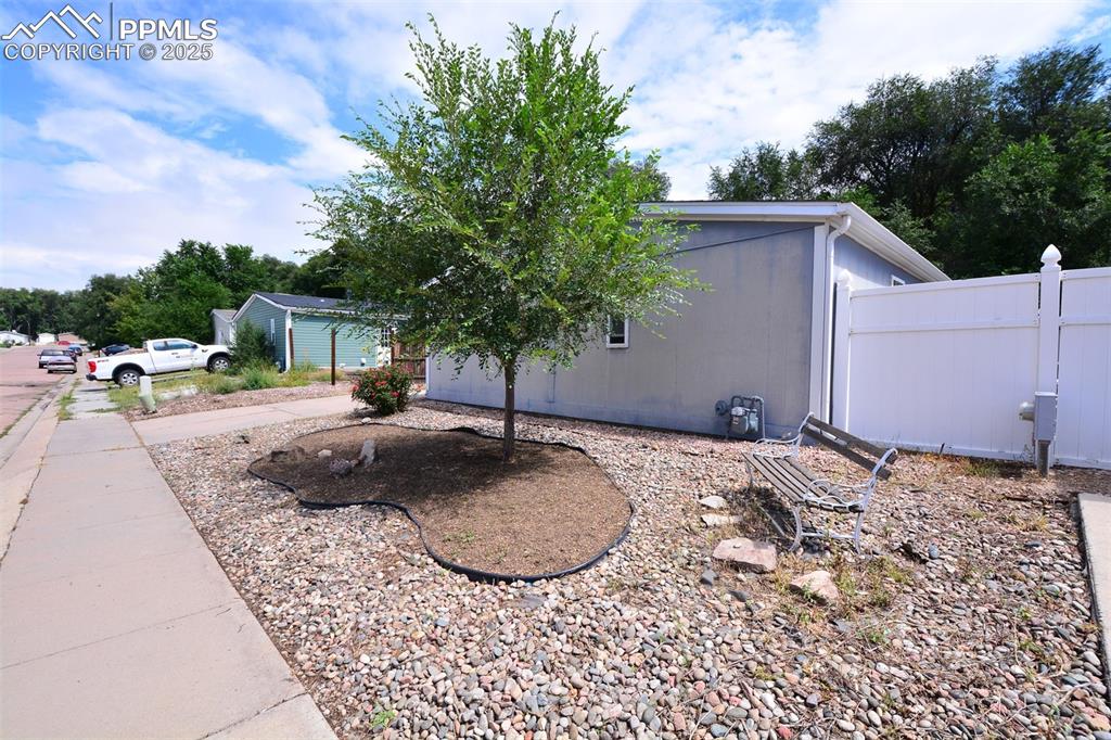 Image 31 of 33: Side of Structure