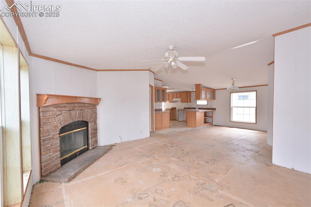 Image 4 of 33: Living Room