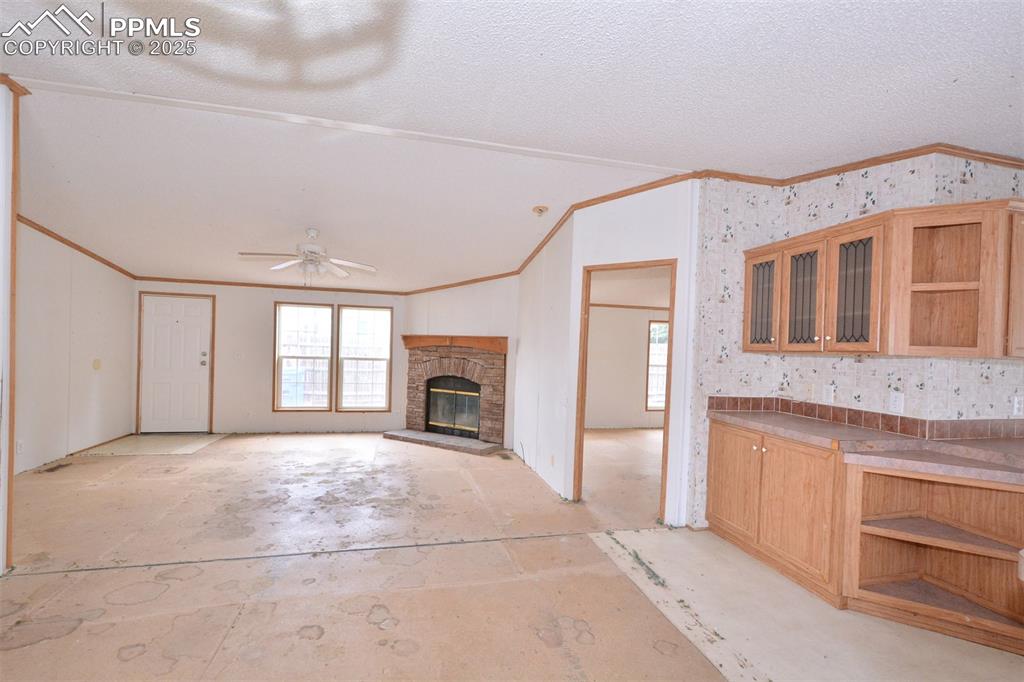 Image 8 of 33: Living Room