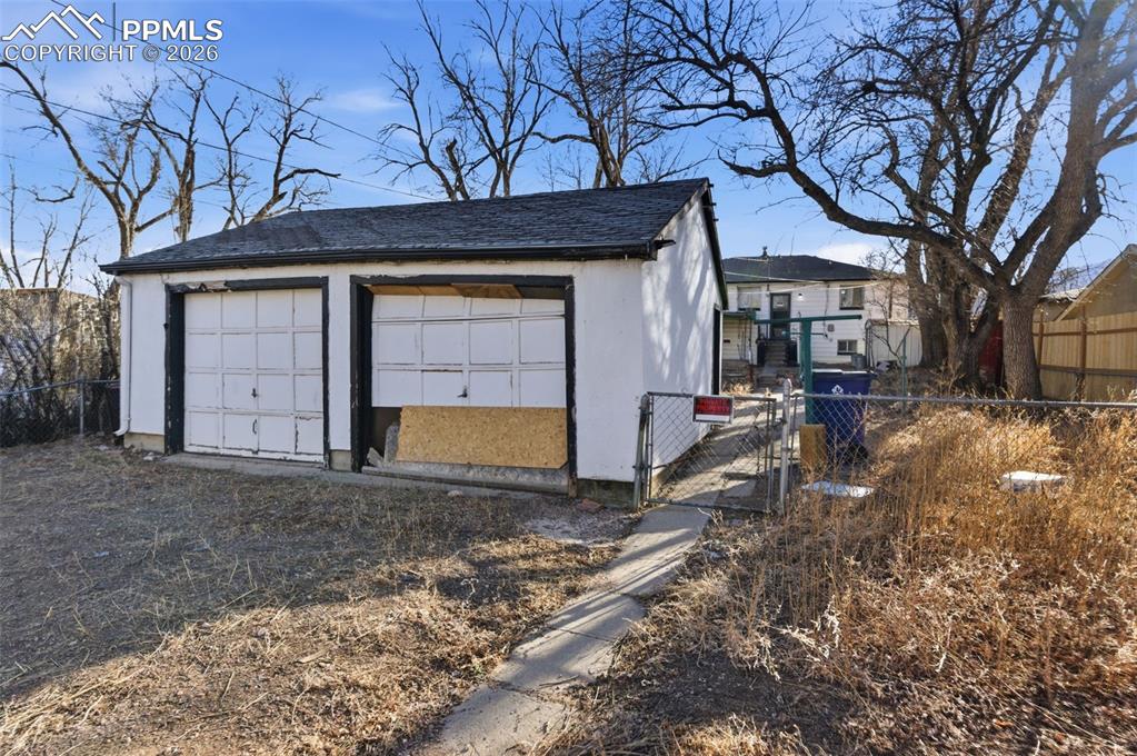 Image 31 of 35: View of detached garage