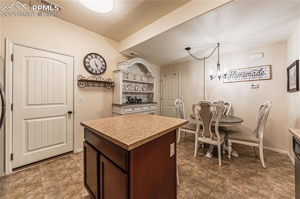 Image 20 of 45: Kitchen