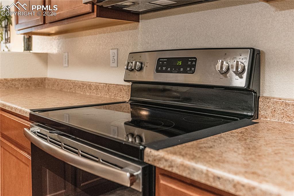 Image 21 of 45: Kitchen