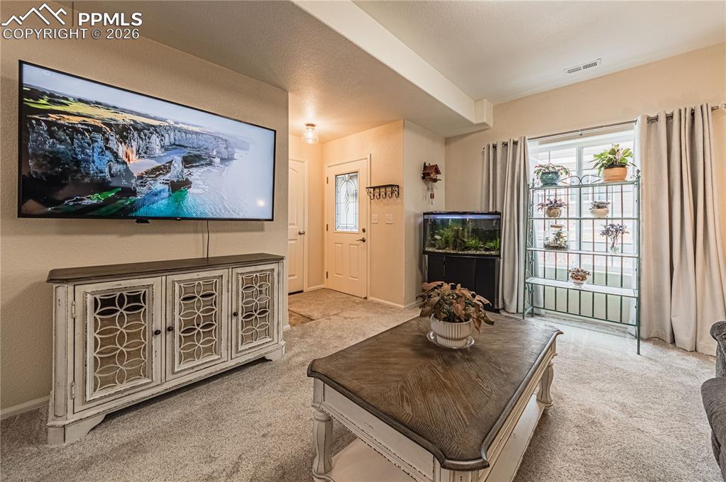 Image 26 of 45: Living Room