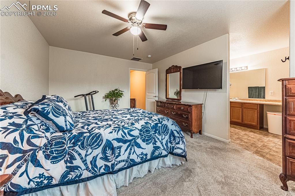 Image 32 of 45: Bedroom