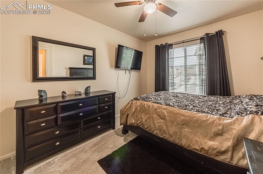 Image 38 of 45: Bedroom