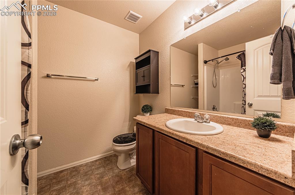 Image 42 of 45: Bathroom