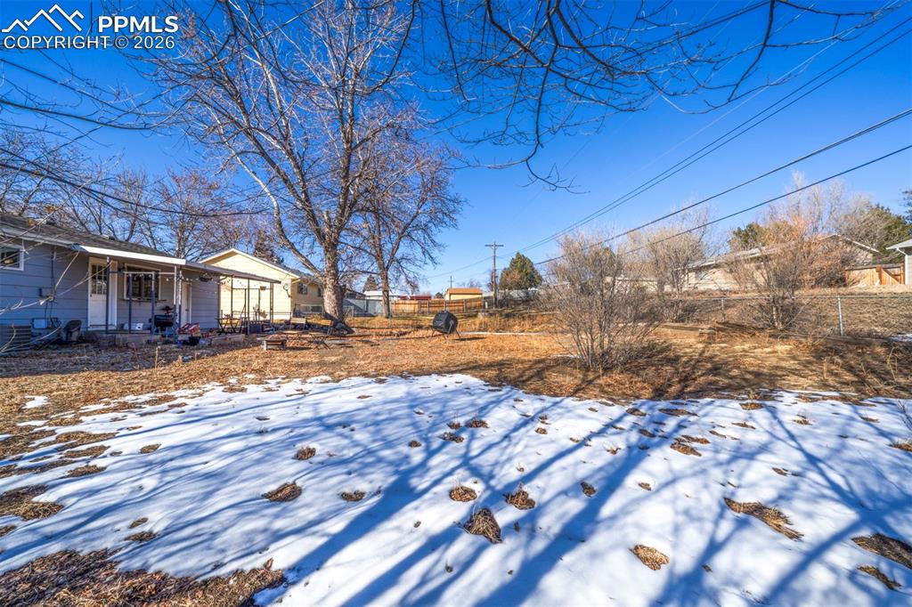 Image 11 of 41: Yard