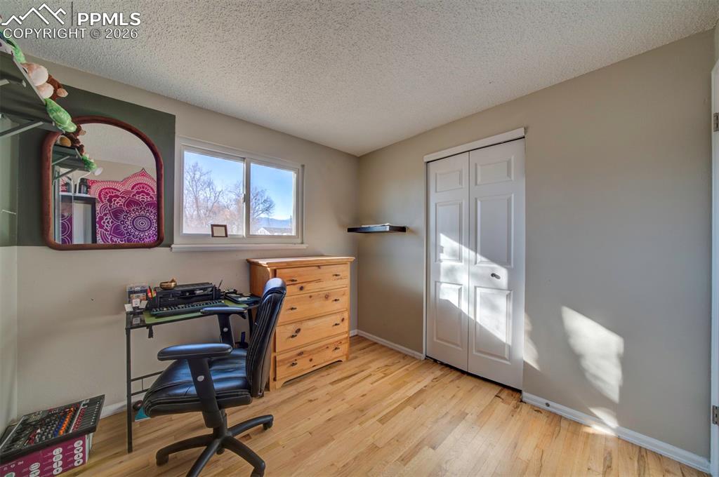 Image 16 of 41: Office