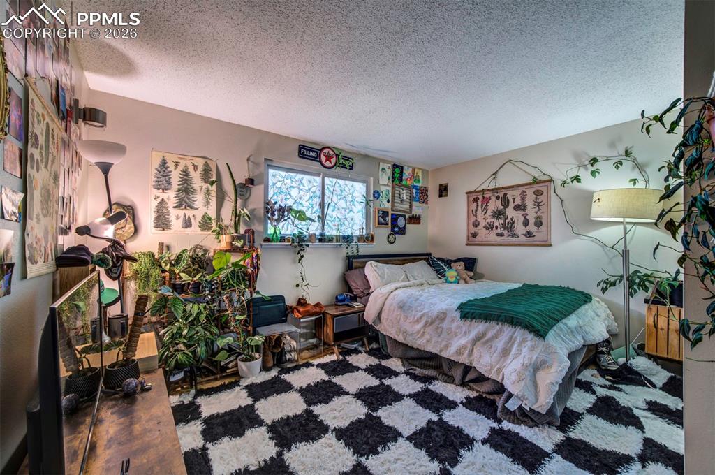 Image 19 of 41: Bedroom