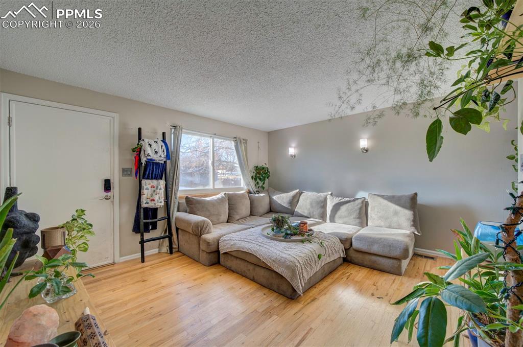 Image 29 of 41: Living Room