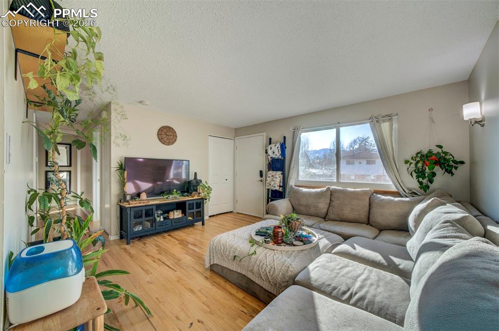 Image 40 of 41: Living Room