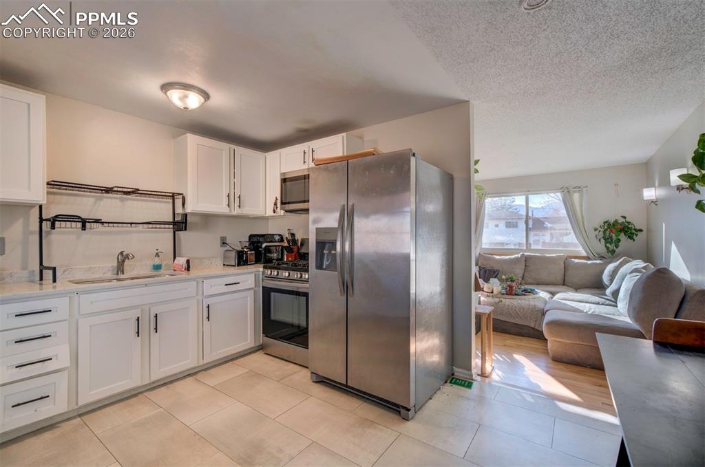 Image 6 of 41: Kitchen