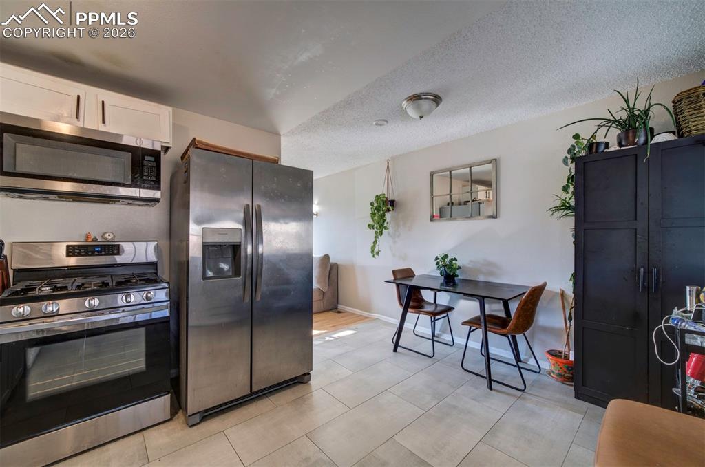 Image 7 of 41: Kitchen